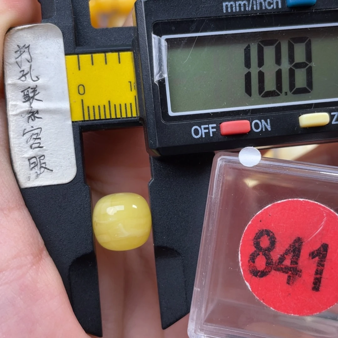 蜜蜡未镶嵌珠宝奇石瑕疵