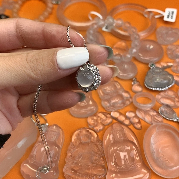 石英质玉合金颈饰