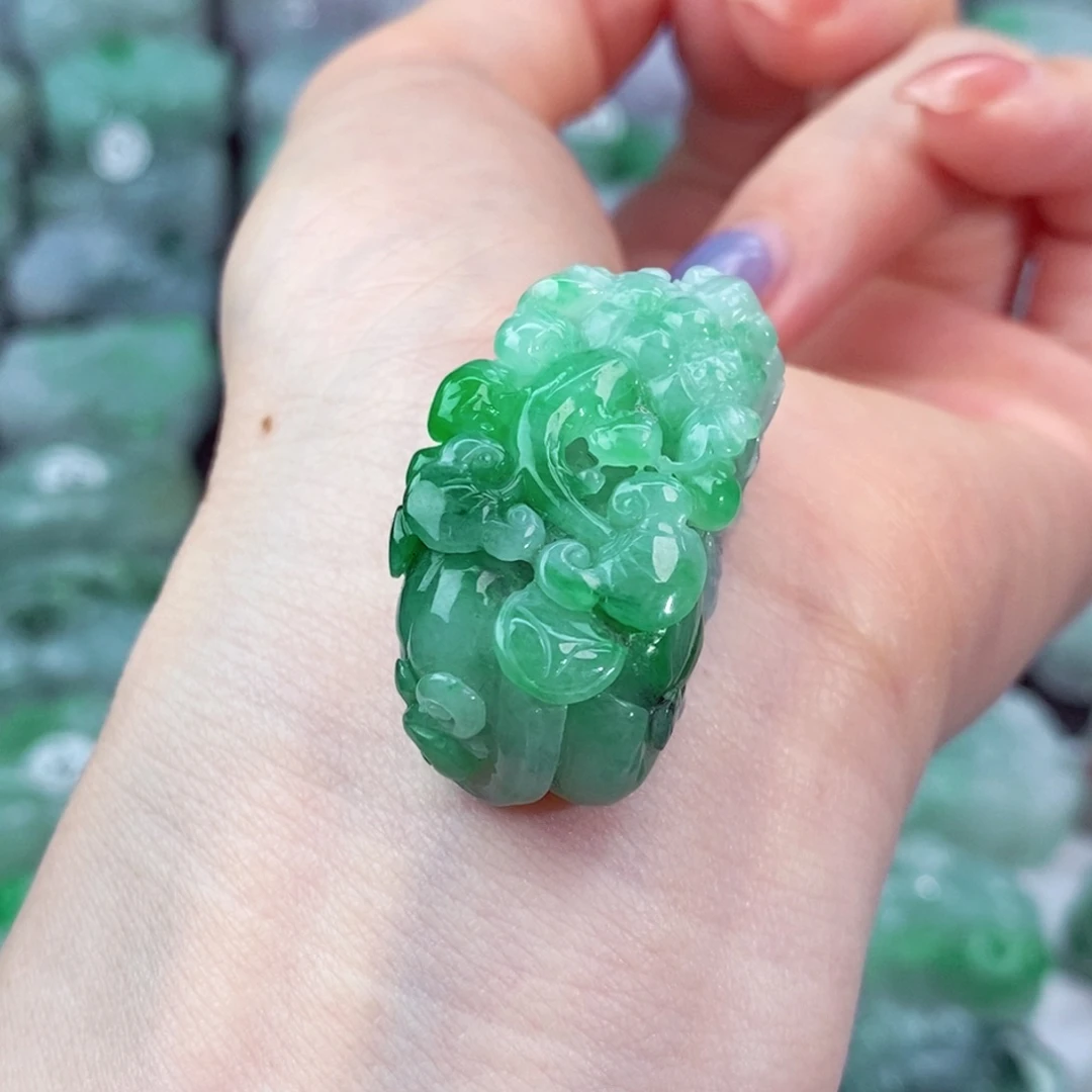 颈饰未镶嵌翡翠天然