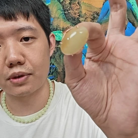 和田玉戒指未镶嵌。