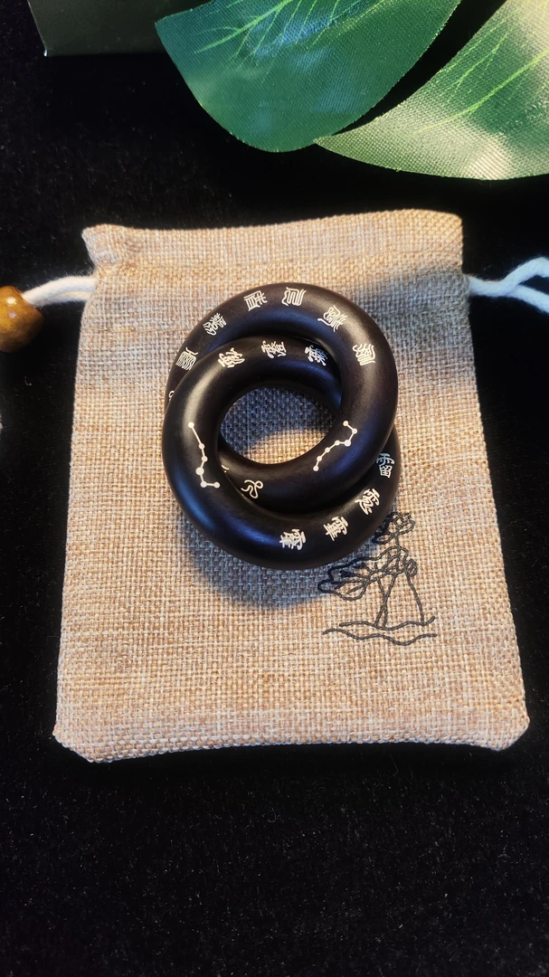 雷击木，枣木玉化料镶银十字天经乾坤圈