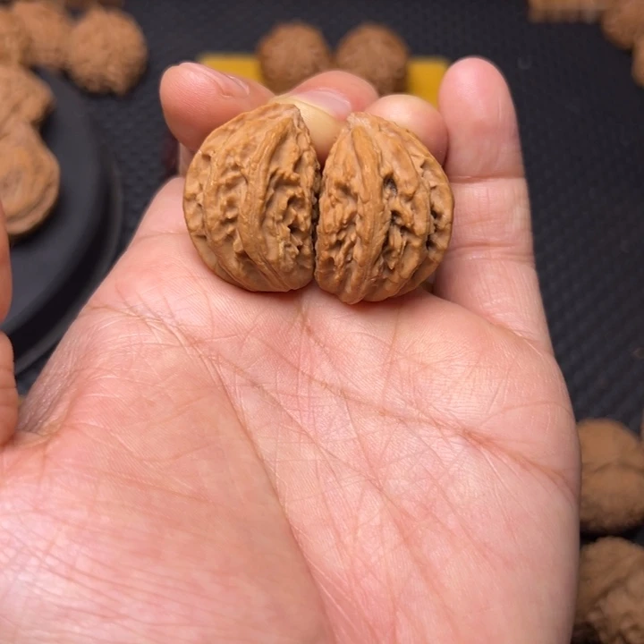 文玩核桃吊坠半壁江山