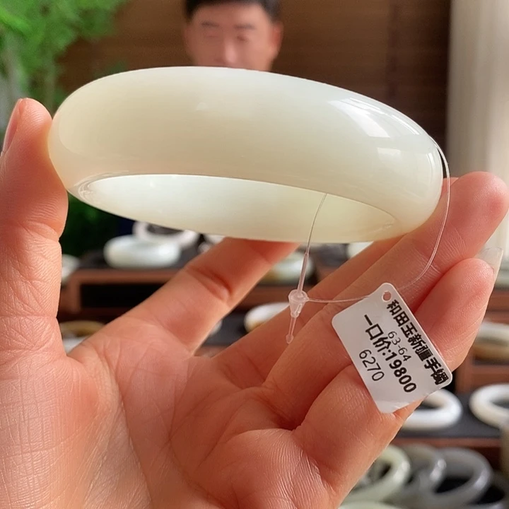 和田玉未镶嵌手镯6270圈口63左右