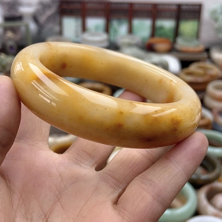 石英质玉手镯未镶嵌完*