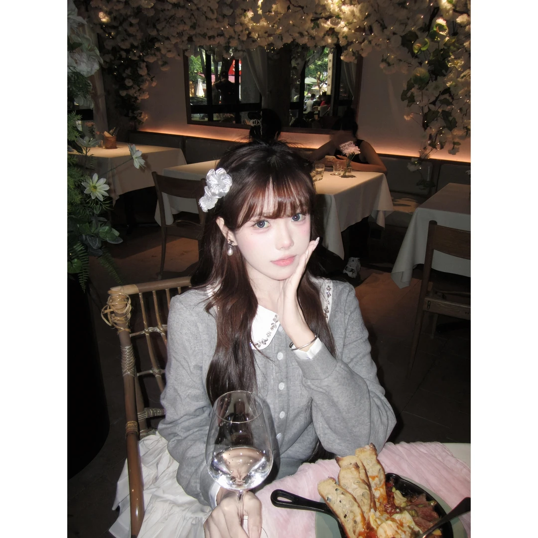 "miu系穿搭针织开衫秋季新款水钻娃娃领软糯毛衣高级感修身上衣 "