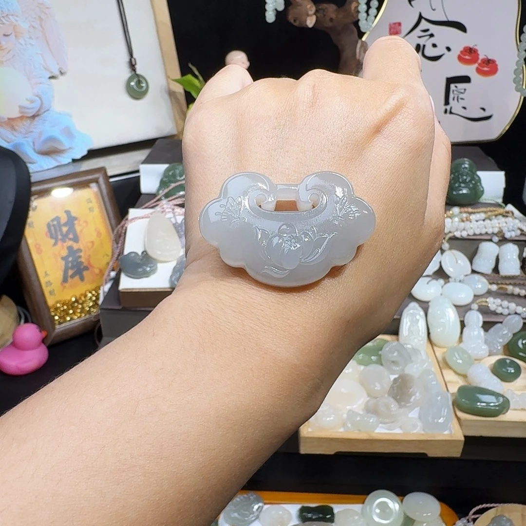 看***看和田玉未镶嵌颈饰