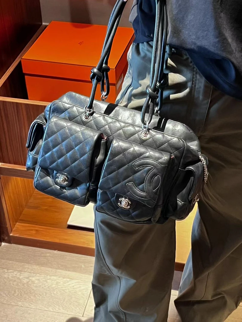 95新 Chanel/香奈儿 展会外场！黑色康鹏机车包