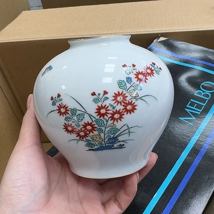 经**华瓷器。