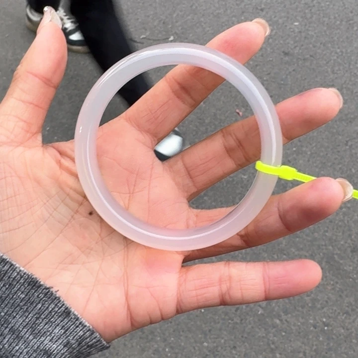 玛瑙/玉髓手镯未镶嵌两***袄