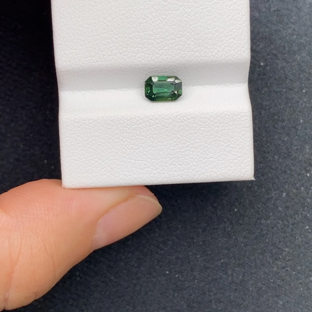 蓝宝石裸石未镶嵌0.74 ct