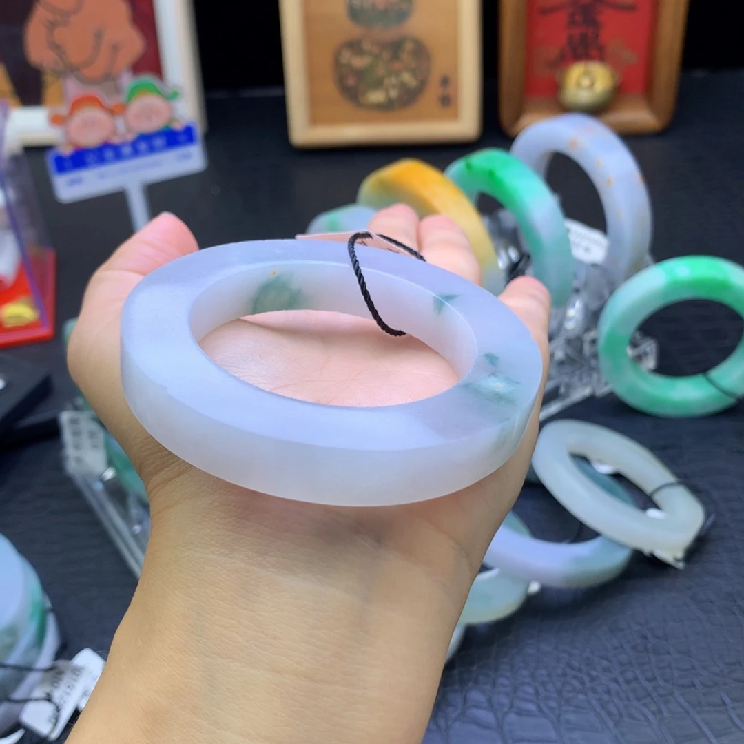 定制翡翠未镶嵌翡翠手镯