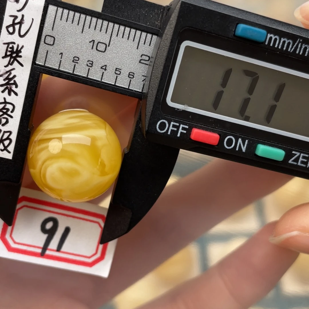 蜜蜡裸石未镶嵌微瑕