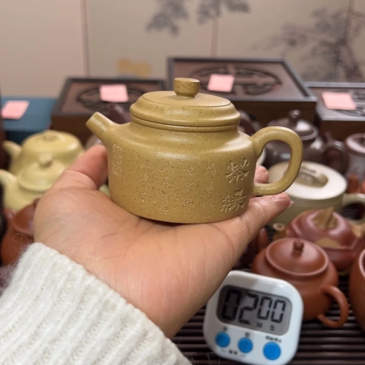 紫砂茶壶从**待宜兴紫砂文化艺术