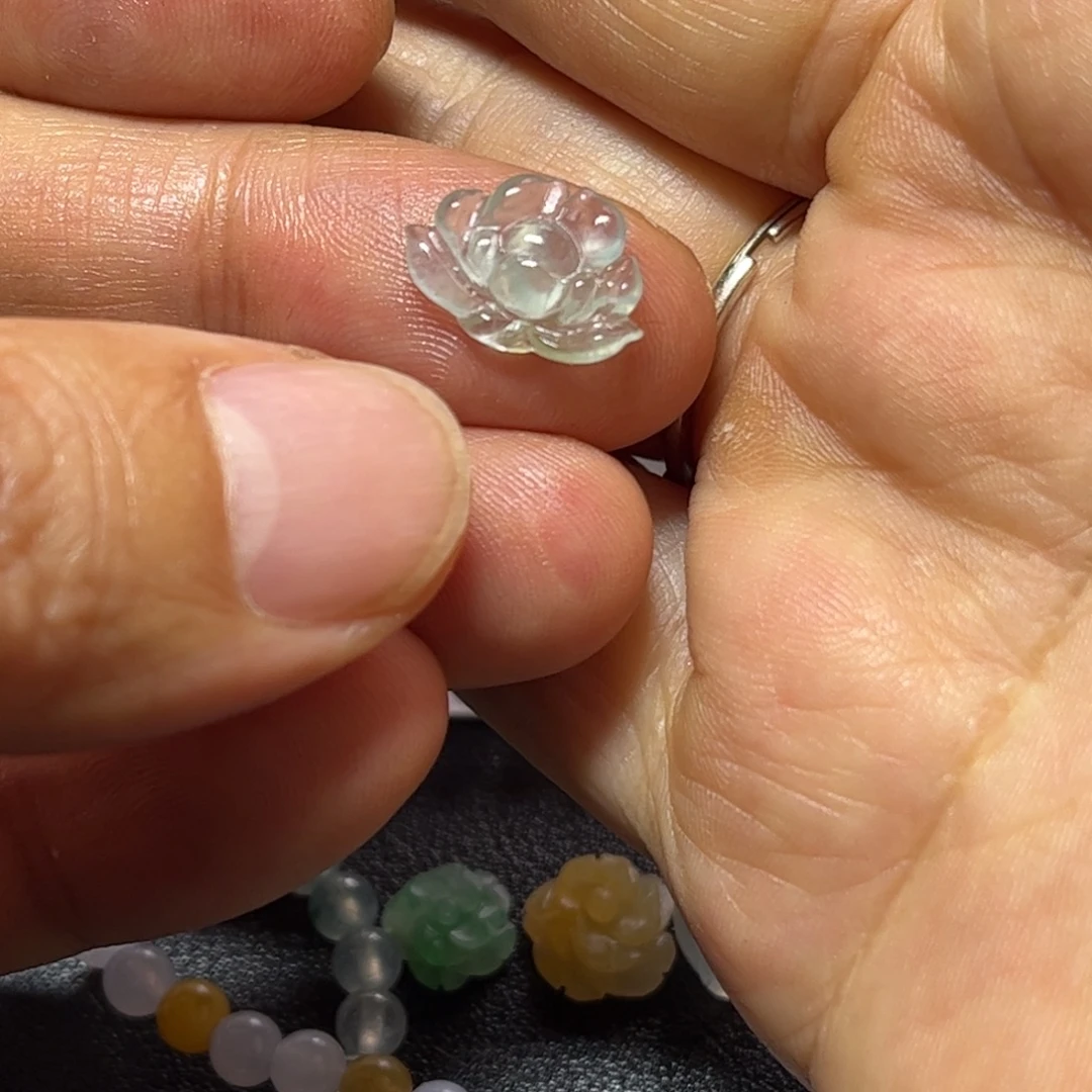 定制翡翠未镶嵌莲花