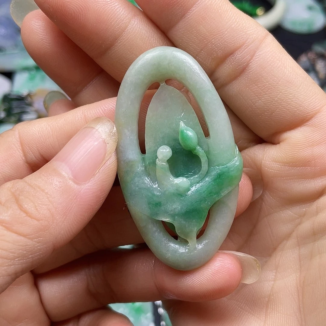 翡翠未镶嵌颈饰飞**天翡翠吊坠