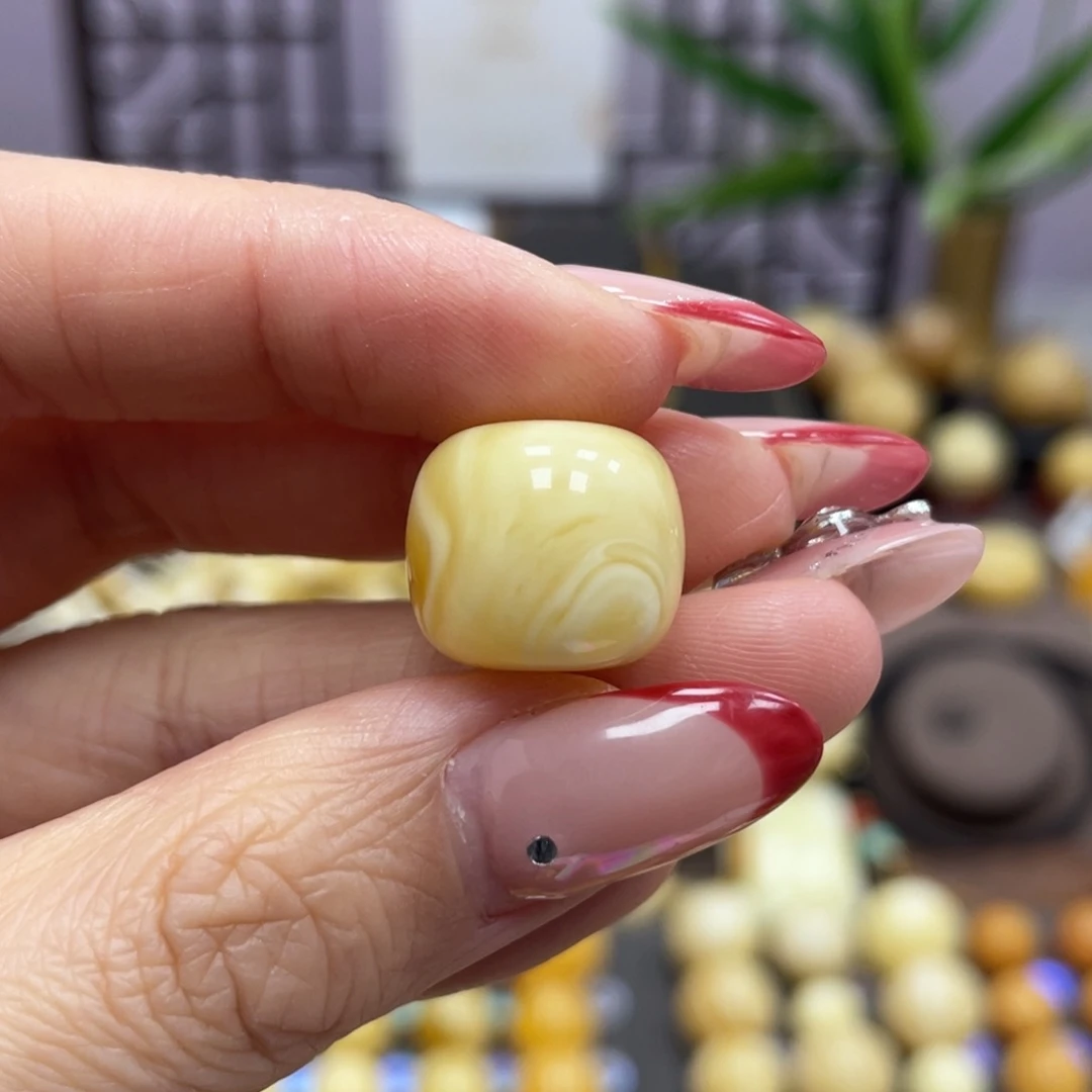 琥珀裸石未镶嵌15.2*13.5mm