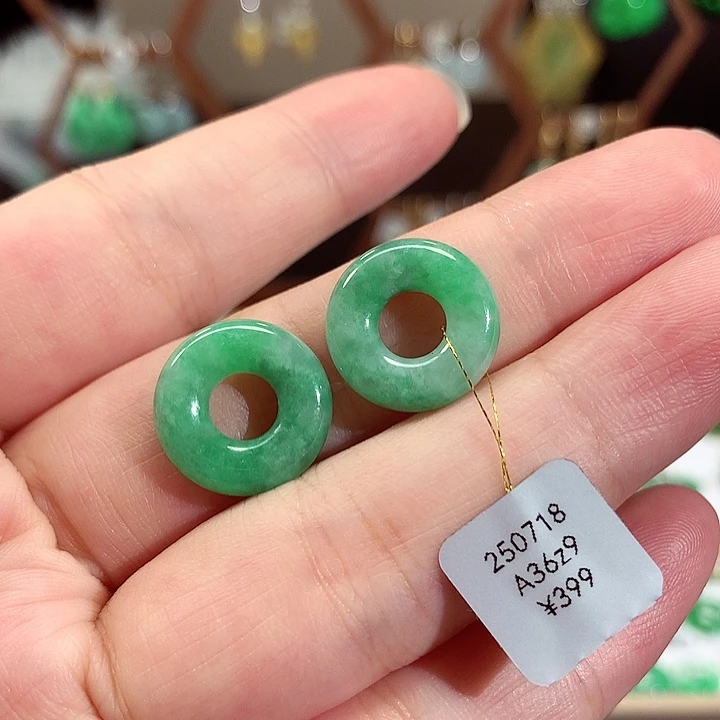 翡翠未镶嵌耳饰天然