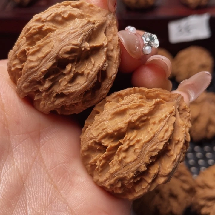 张***来文玩核桃吊坠秦岭核桃