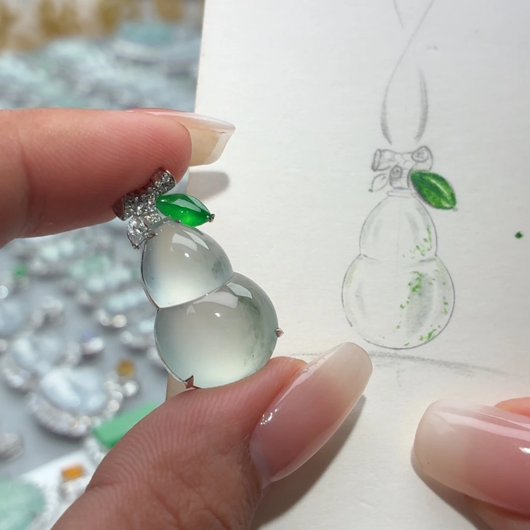 翡翠18K金镶嵌颈饰葫芦