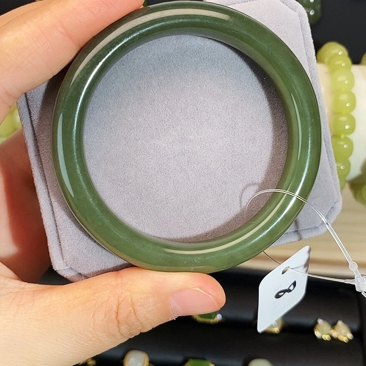 和田玉未镶嵌手镯圈口53