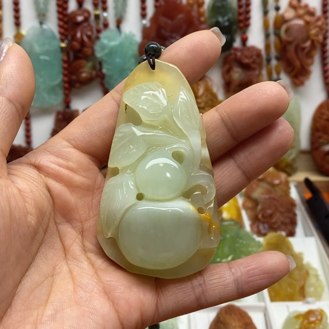 蛇纹石玉未镶嵌颈饰