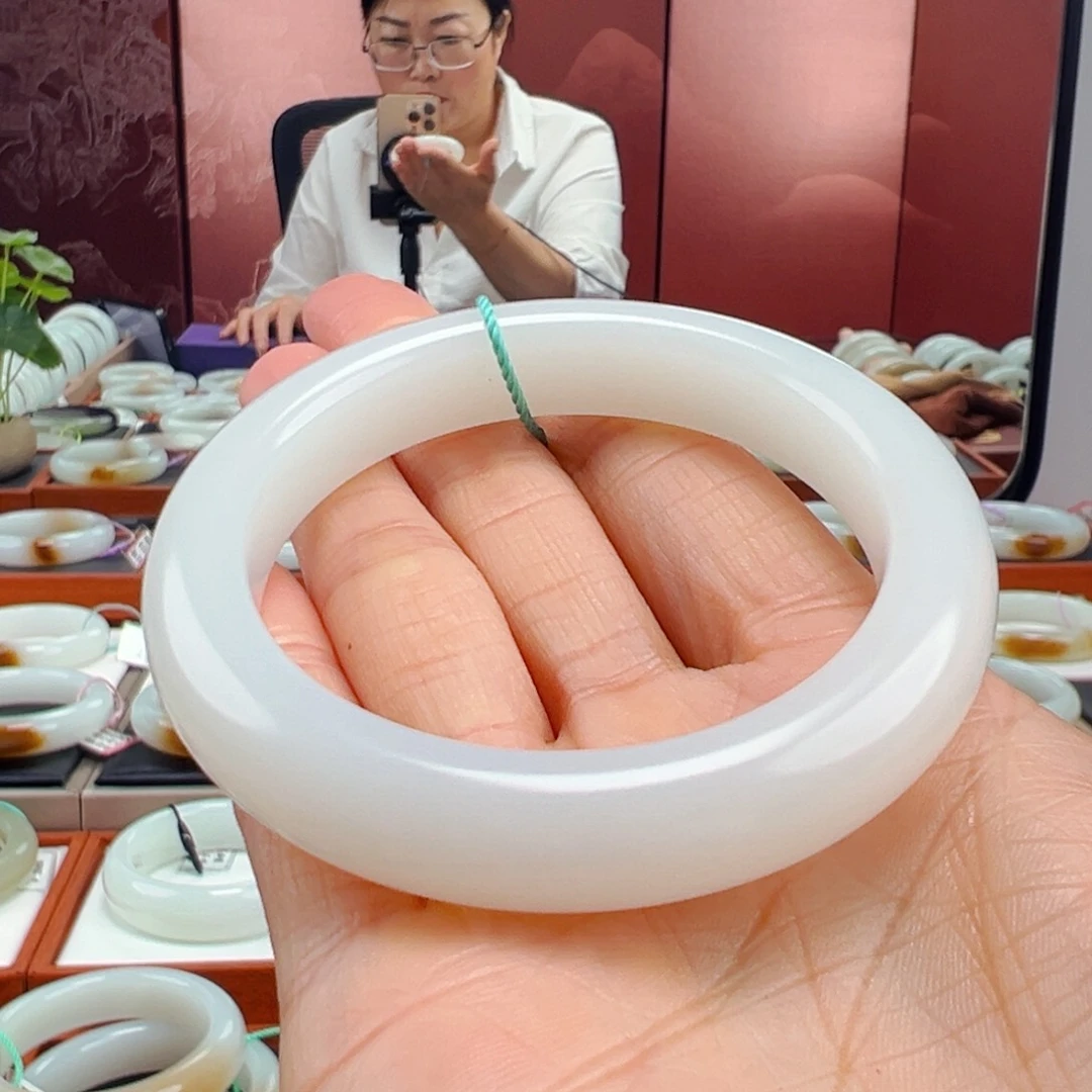 和田玉手镯未镶嵌希***哈