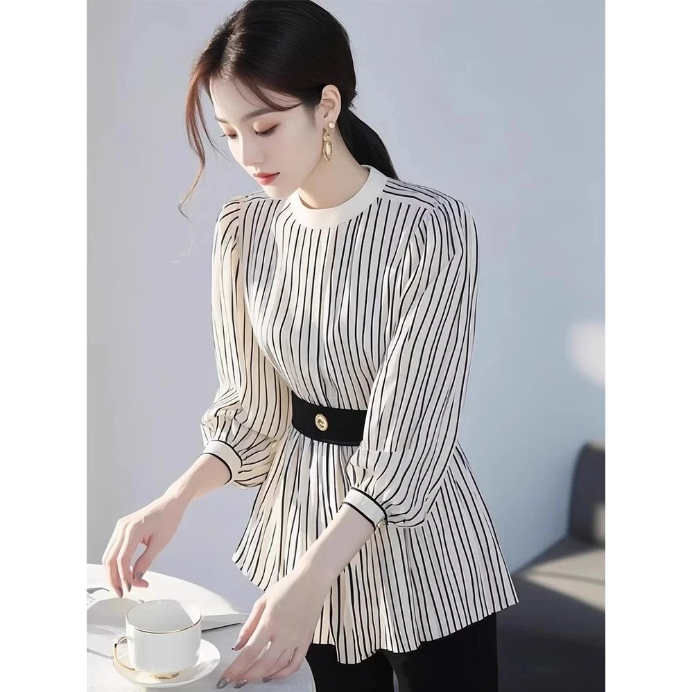 2025年春季新款法式设计感高级通勤气质轻熟风黑白条纹收腰衬衫女