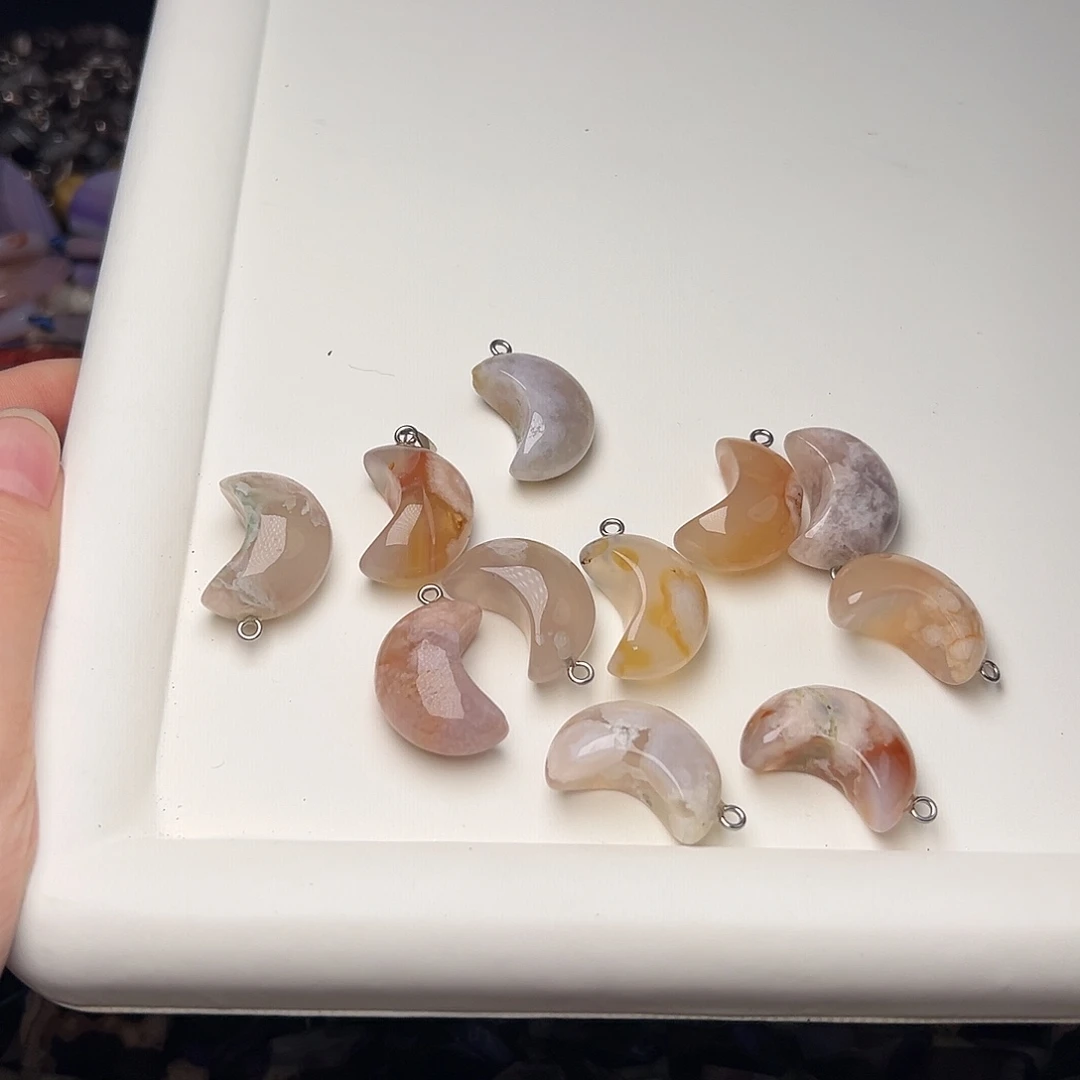 玛瑙/玉髓合金珠宝半成品G353。天然樱花玛瑙月亮吊坠一个