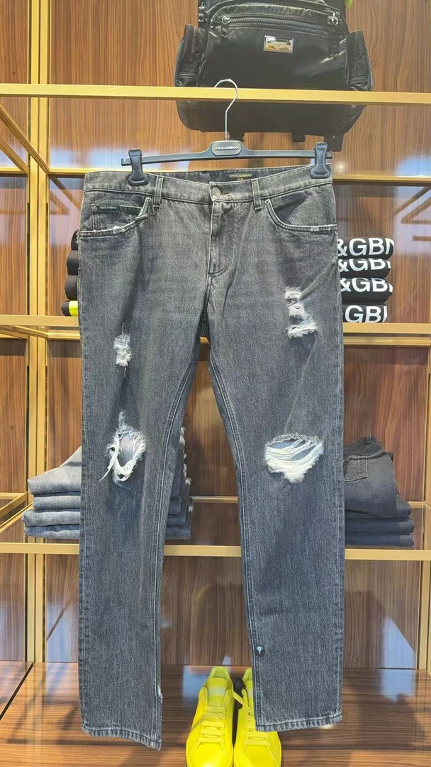 （可可在米兰）D...G折扣款黑色破洞合身牛仔裤