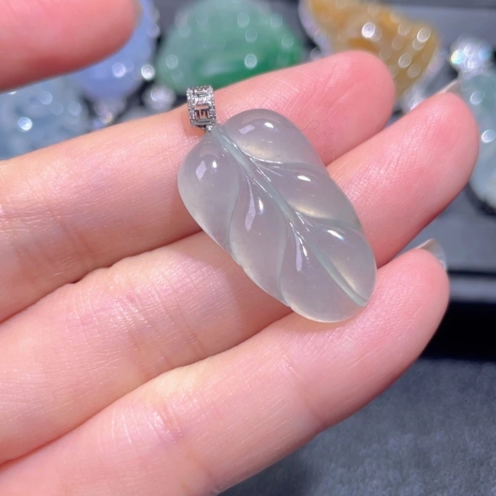 颈饰18K金镶嵌翡翠翡翠