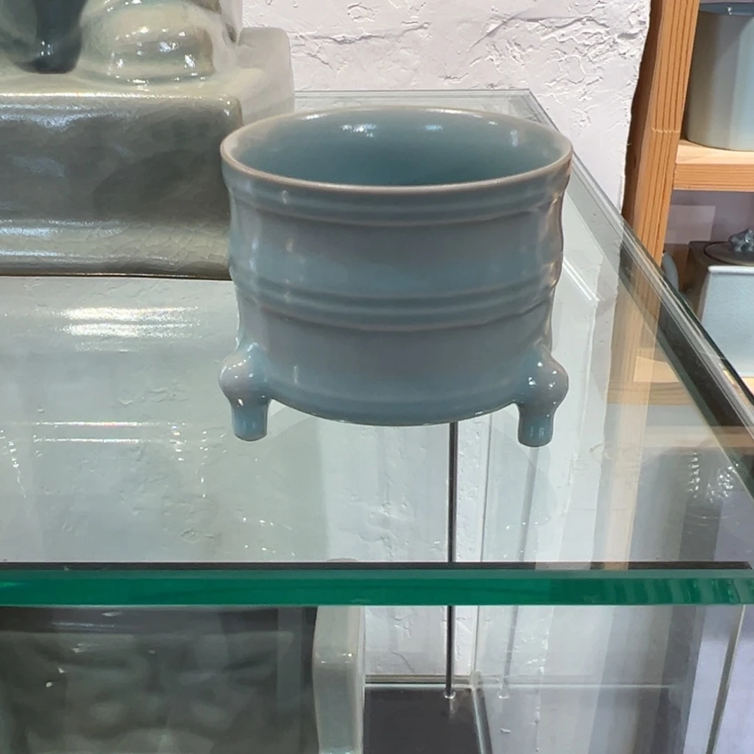 俊***毅精品支钉三足鼎。