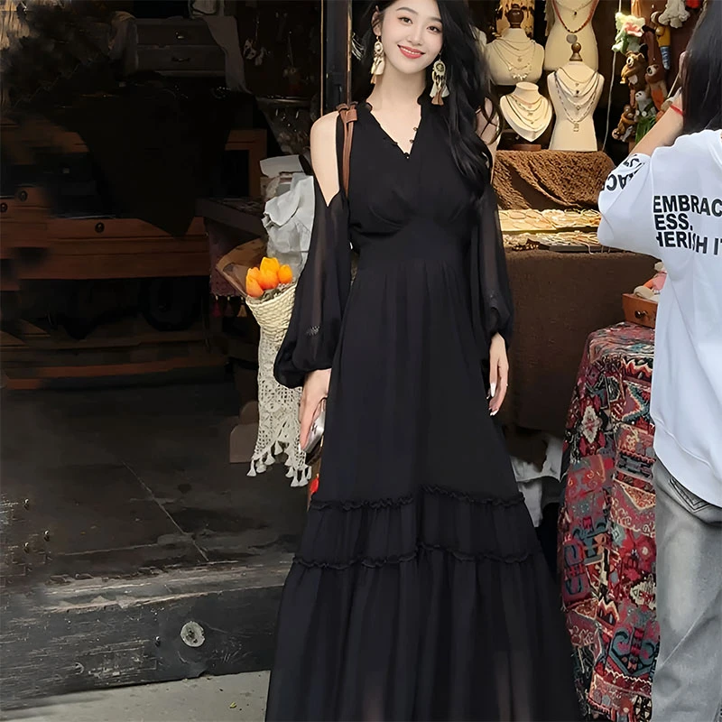 纯欲高级感露肩长袖v领独特好看连衣裙女2025新款夏季显瘦a字裙女