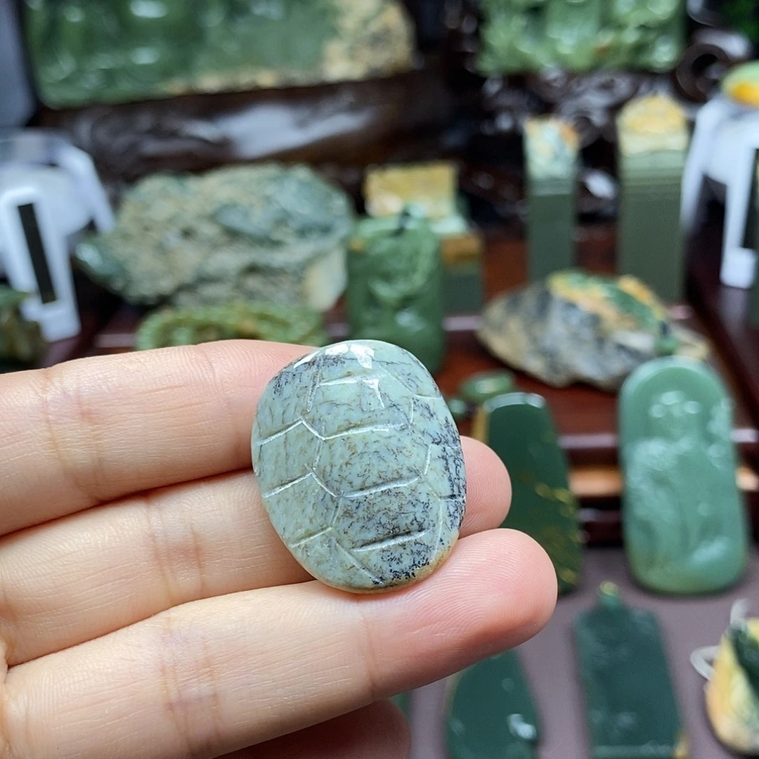 颈饰未镶嵌岫岩河磨玉（透闪石质玉）