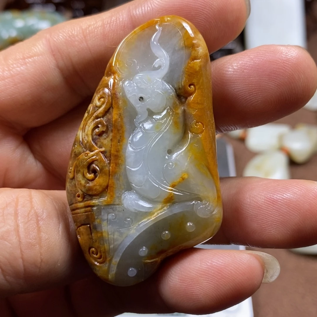 和田玉未镶嵌把件