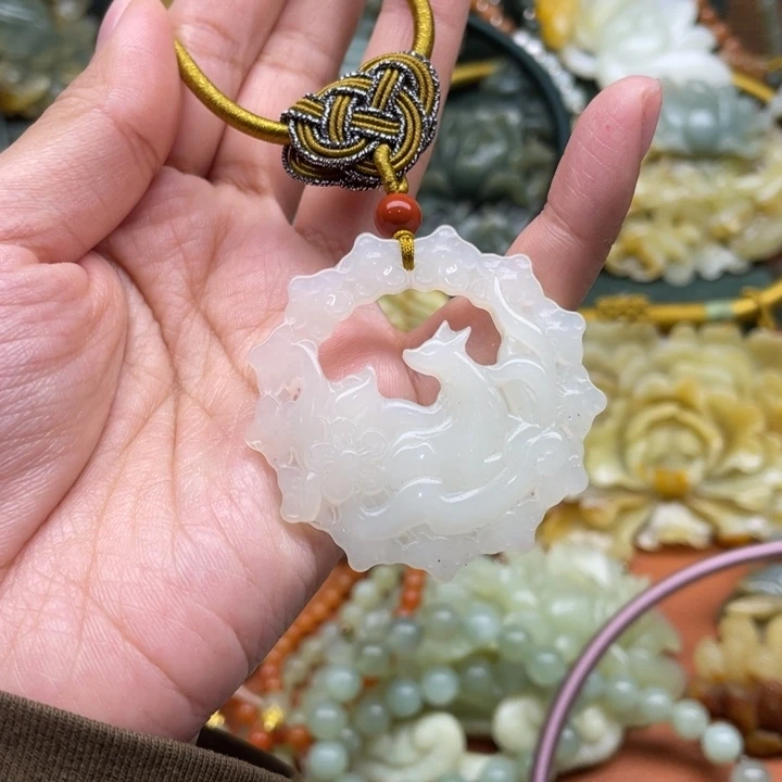 蛇纹石玉吊坠合金