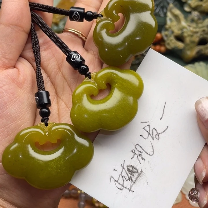 蛇纹石玉未镶嵌吊坠