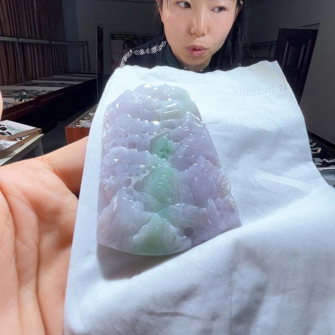 翡翠未镶嵌颈饰一