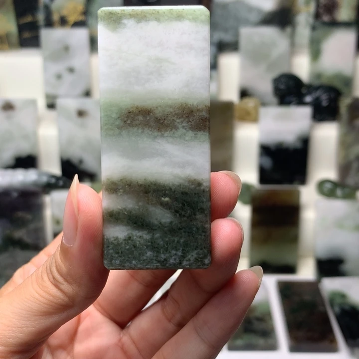 独山玉未镶嵌颈饰