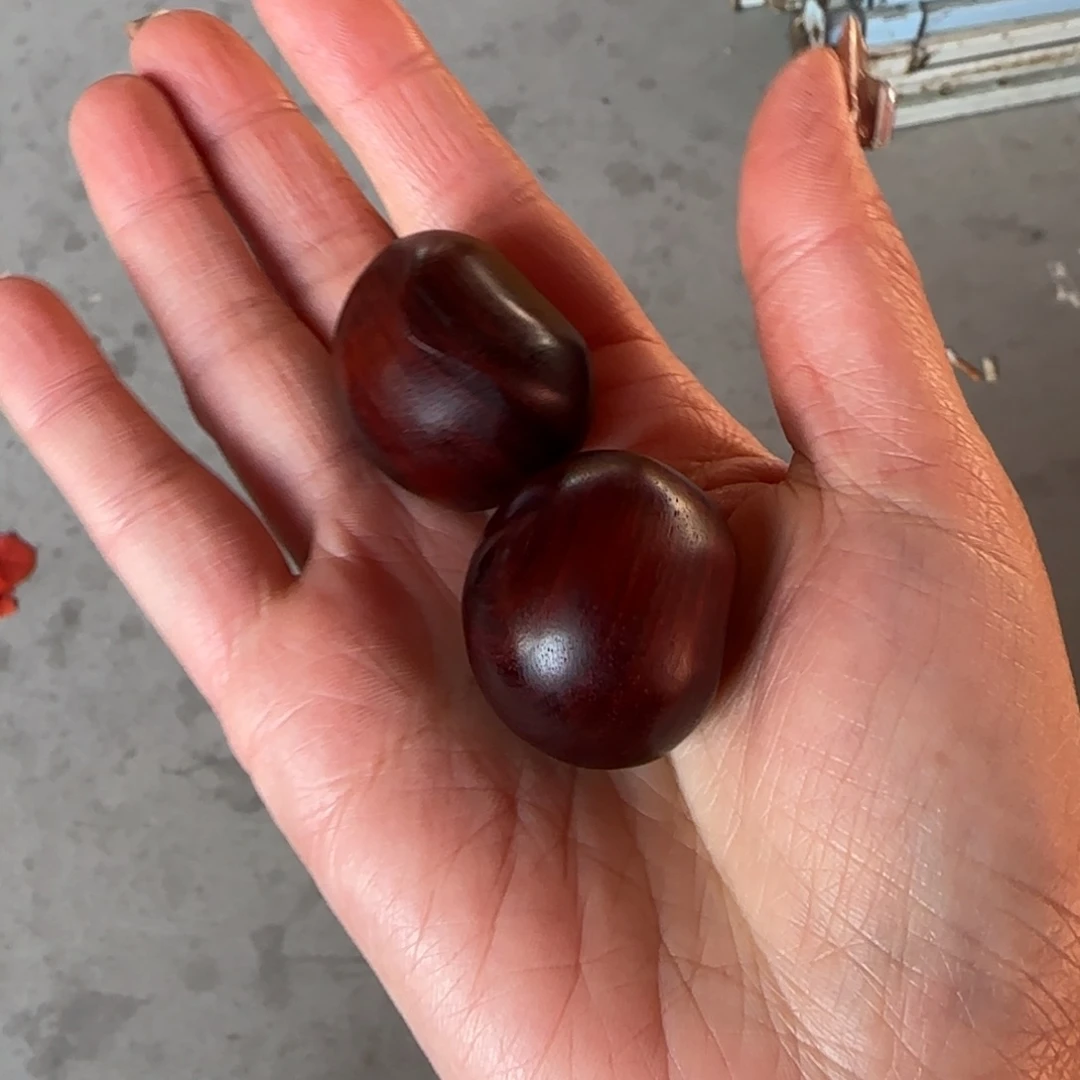 木C**i小叶紫檀雕刻栗子把件一对