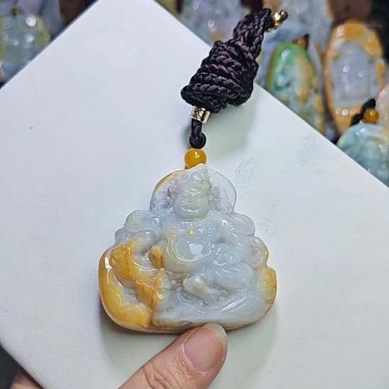 颈饰未镶嵌翡翠人物