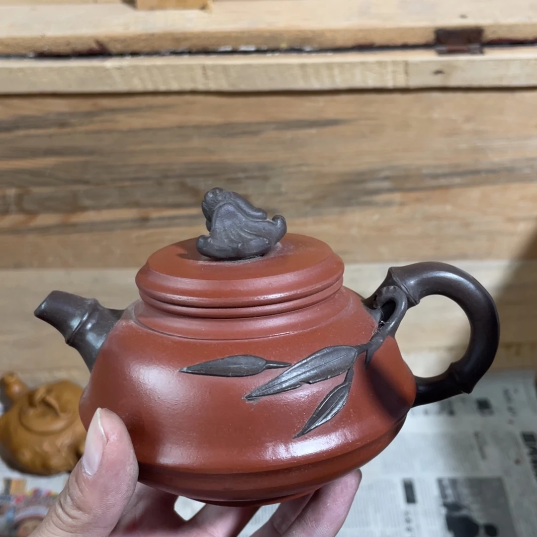茶壶紫砂老厂紫砂壶一件。