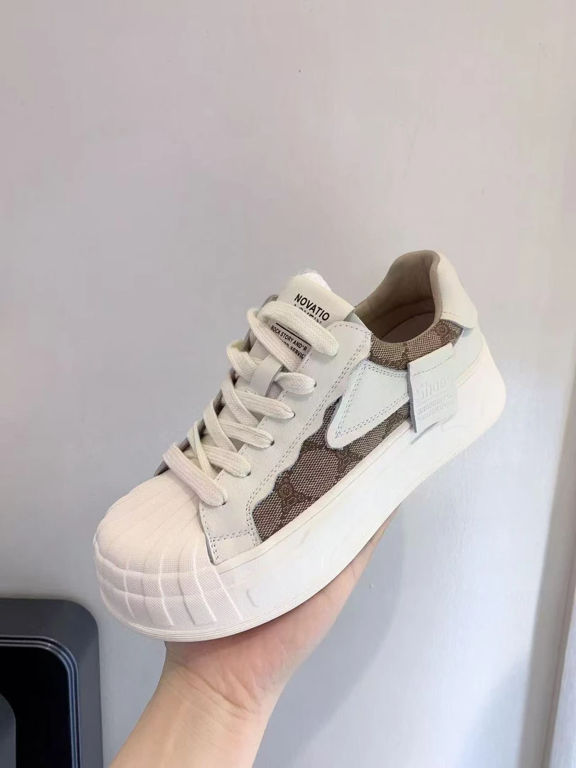 卡璐美又轻又软平板鞋