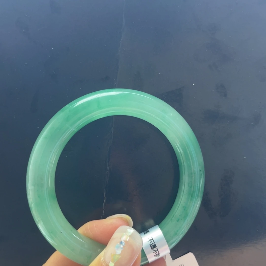 石英质玉（非洲翠）未镶嵌手镯