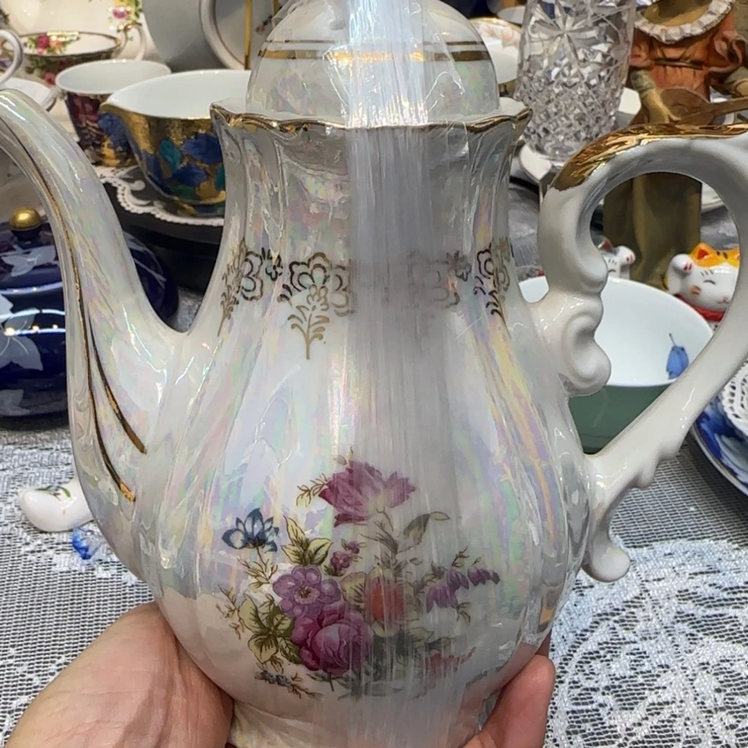 微瑕咖啡杯里的咖啡是