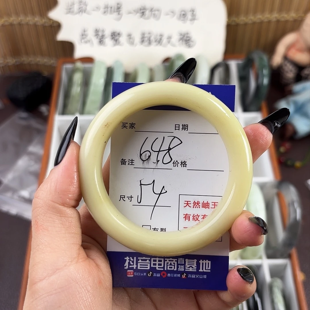 蛇纹石玉手镯未镶嵌小****?