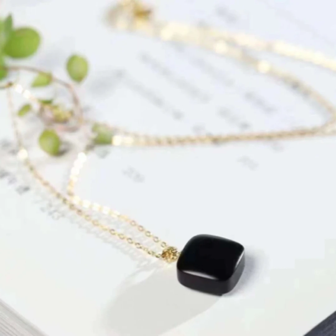 【18k金@平安扣】•守护 规格: 13×7mm重2.9g 材质：和田玉•墨玉HTY63