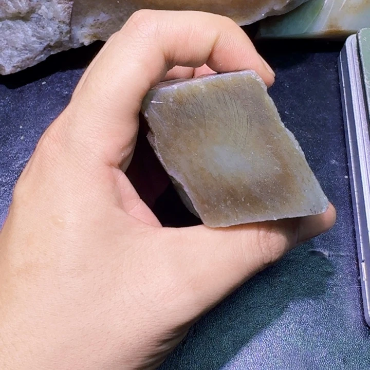 未镶嵌和田玉（糖玉）珠宝半成品