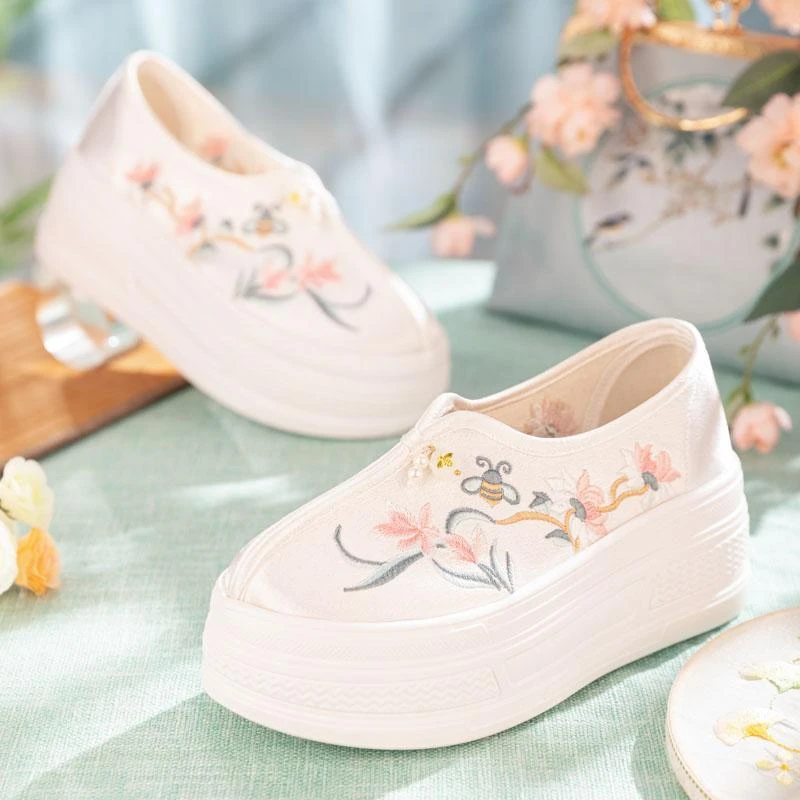 汉服鞋子女2025春增高厚底国风小白鞋爆款复古配马面裙新中式单鞋