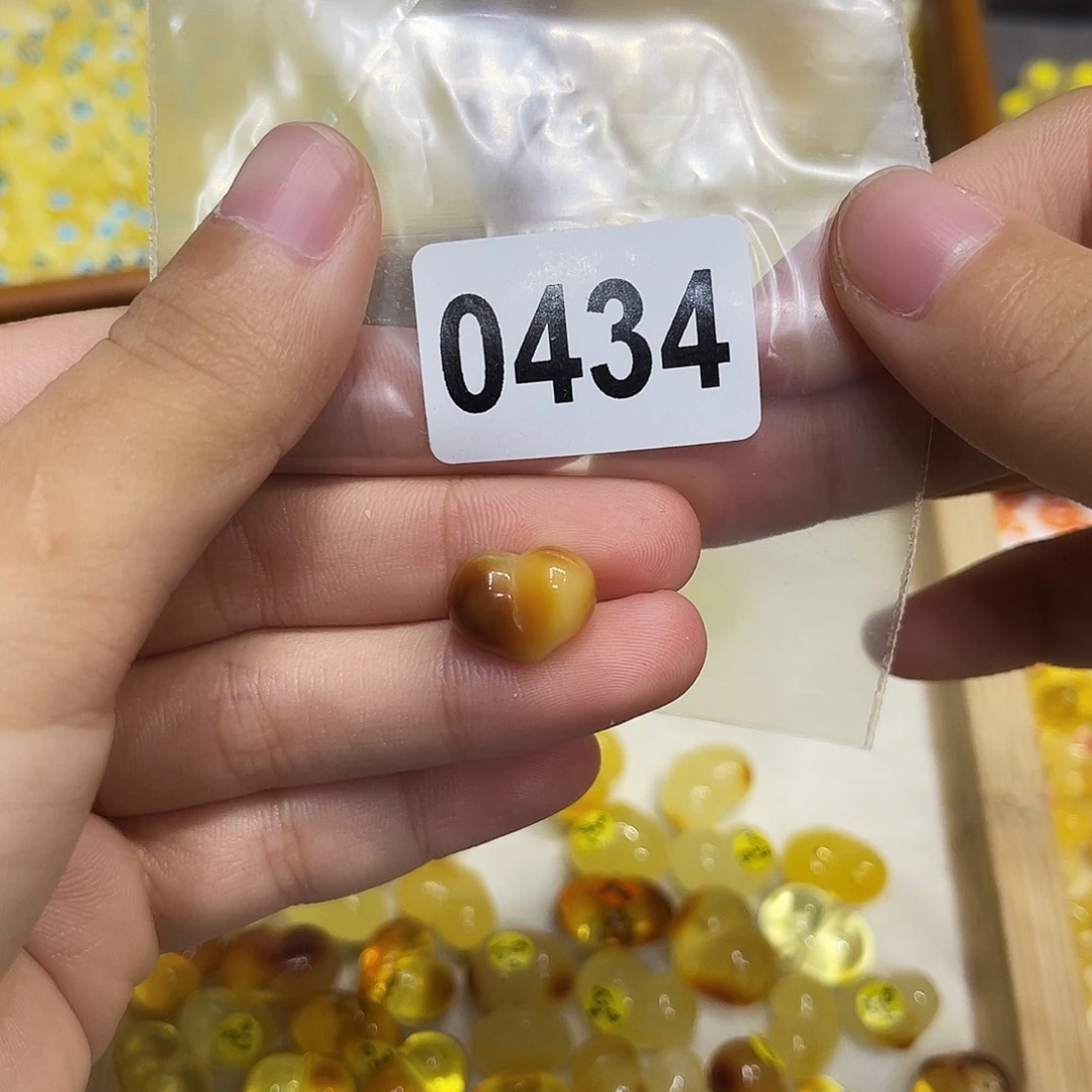 琥珀未镶嵌珠宝奇石