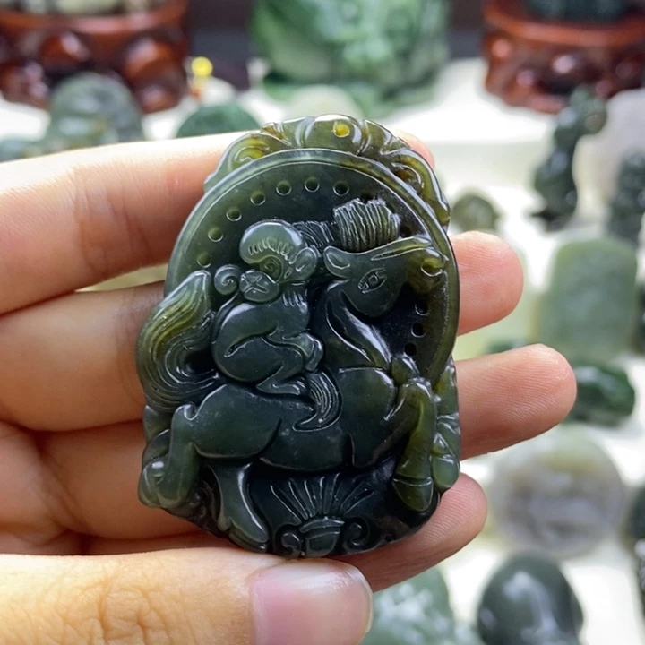 和田玉未镶嵌颈饰